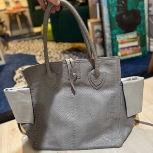 Let and Her Tote Bag